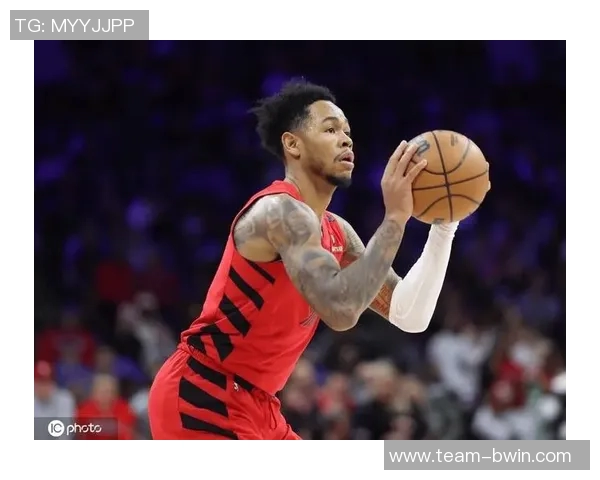 安芬尼西蒙斯表现出色16投10中砍下23分助球队迎战困难局面