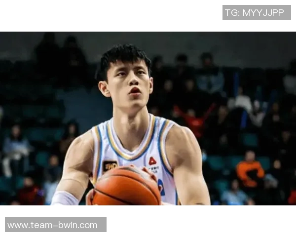 曾凡博未能上场引发热议教练与队友各有隐忧与考量